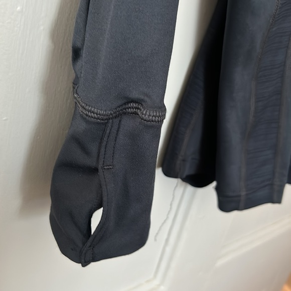Danskin Now long sleeve performance Tee shirt . Charcoal grey color. Fitted XL. - Picture 5 of 9